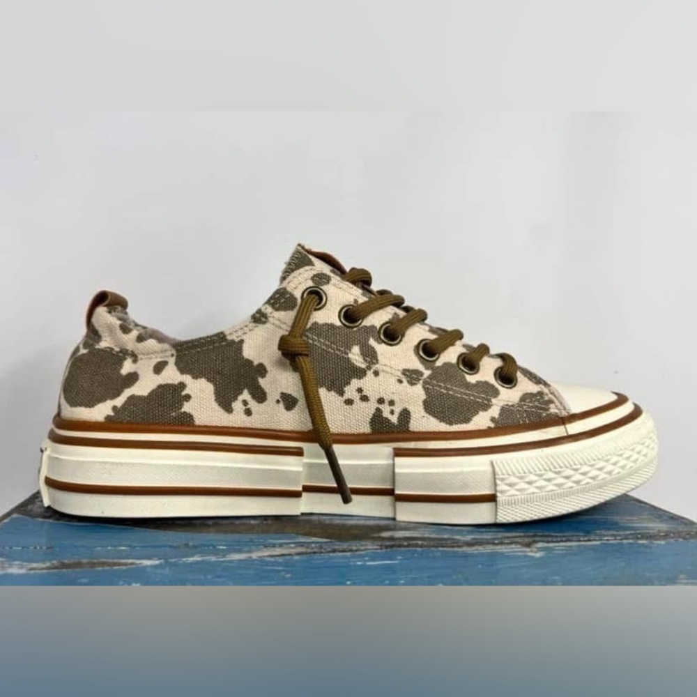 Gypsy Jazz Tan and Cream Sneakers